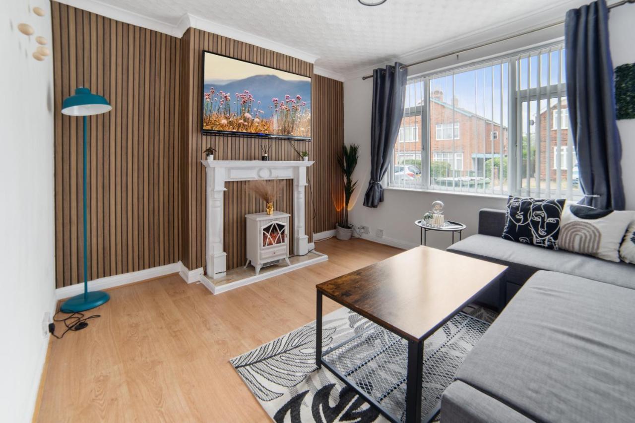 Exclusive Deals L Last-Minute Reserve L Townhouse With Sleeps 6 L Braunstone Town , Leicester L By Zen Nights Short Lets & Serviced Accommodations Exteriör bild
