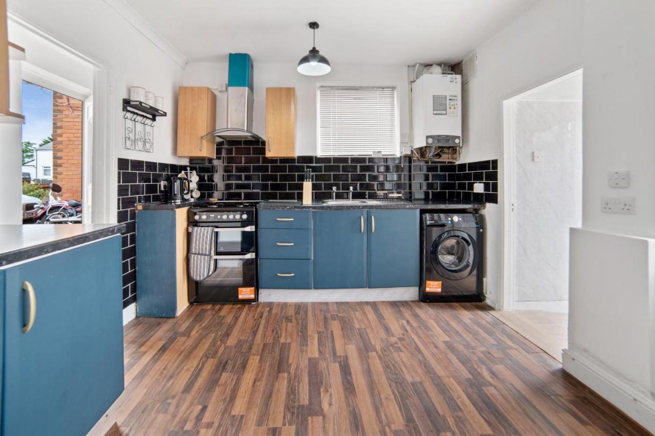 Exclusive Deals L Last-Minute Reserve L Townhouse With Sleeps 6 L Braunstone Town , Leicester L By Zen Nights Short Lets & Serviced Accommodations Exteriör bild