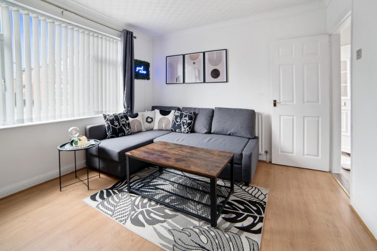 Exclusive Deals L Last-Minute Reserve L Townhouse With Sleeps 6 L Braunstone Town , Leicester L By Zen Nights Short Lets & Serviced Accommodations Exteriör bild